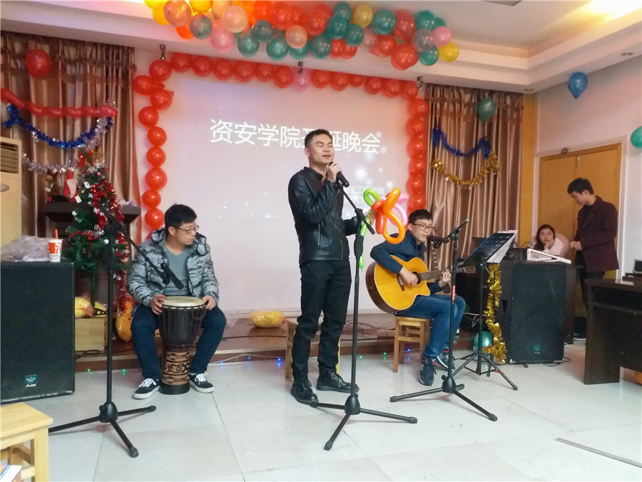 免费中文av