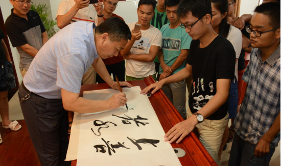 免费中文av