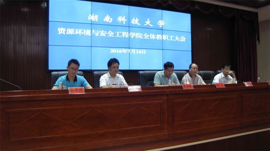 免费中文av