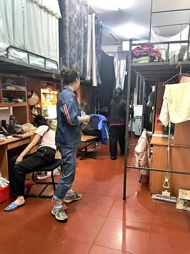 免费中文av